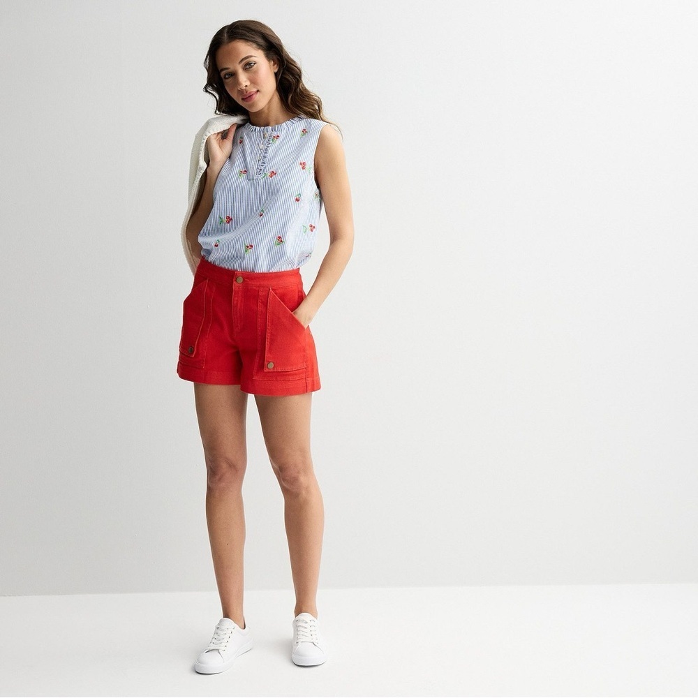 NWOT - Women's Draper James Flap Pocket Denim Shorts in Red - Size 12 - Picture 4 of 8